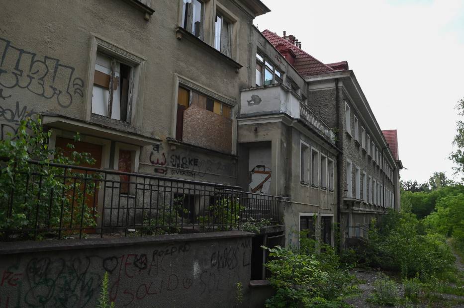 Opuszczony dawny oddział szpitala / sanatorium w Wesołej
