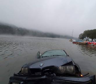 Brawurowa jazda o poranku z finałem w jeziorze. Kierowca BMW ukarany mandatem