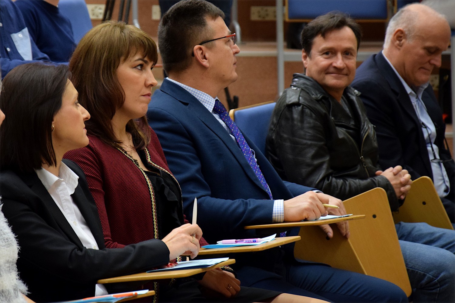 Organizatorami potyczek ortograficznych są: Powiat Jarosławski, Zespół Szkół Ekonomicznych i Ogólnokształcących w Jarosławiu oraz Wojewódzka Biblioteka Publiczna Filia w Jarosławiu