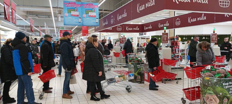Ceny karpia 20.12.2022 roku w marketach w Wałbrzychu. Jest dużo promocji