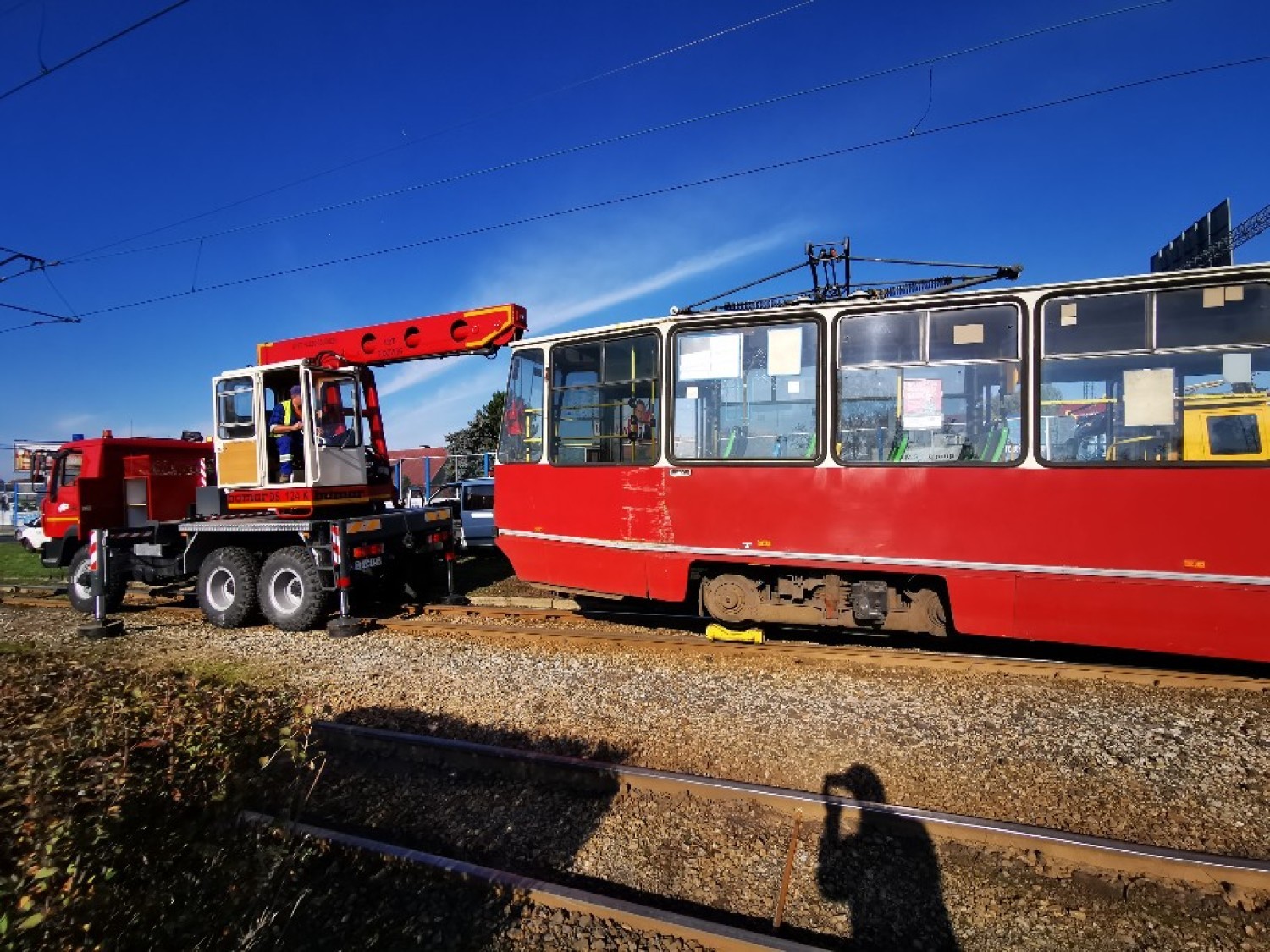 W poniedziałek przed południem na trasie pomiędzy ulica Rydygiera a placem Daszyńskiego wykoleił się tramwaj
