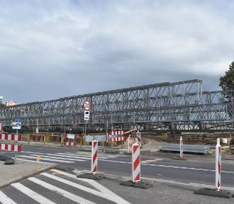 Tak obecnie wygląda budowa mostu tymczasowego w Krośnie Odrzańskim (ZDJĘCIA)
