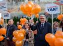 Wybory 2024 Tarnów. Kandydaci i sympatycy KW TAK dla Tarnowa maszerując przez Starówkę zachęcali do głosowania w wyborach samorządowych