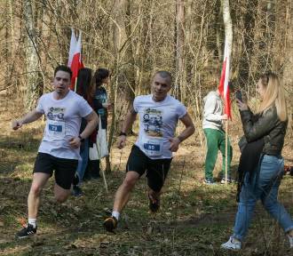 200 biegaczy uczciło pamięć żołnierzy wyklętych w Rabsztynie. „Tropem Wilczym” 2024