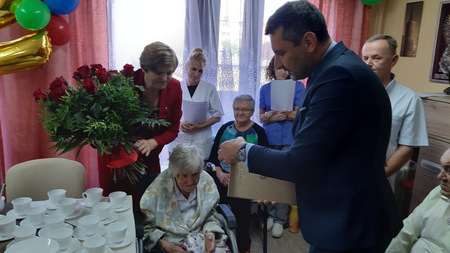 Helena Tokarek urodziła się 20 września 1917 roku w Czernicach niedaleko Wielunia