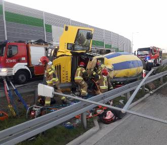 Wypadek na A1 węzeł Piotrków Południe, wyjazd w stronę Łodzi zablokowany ZDJĘCIA