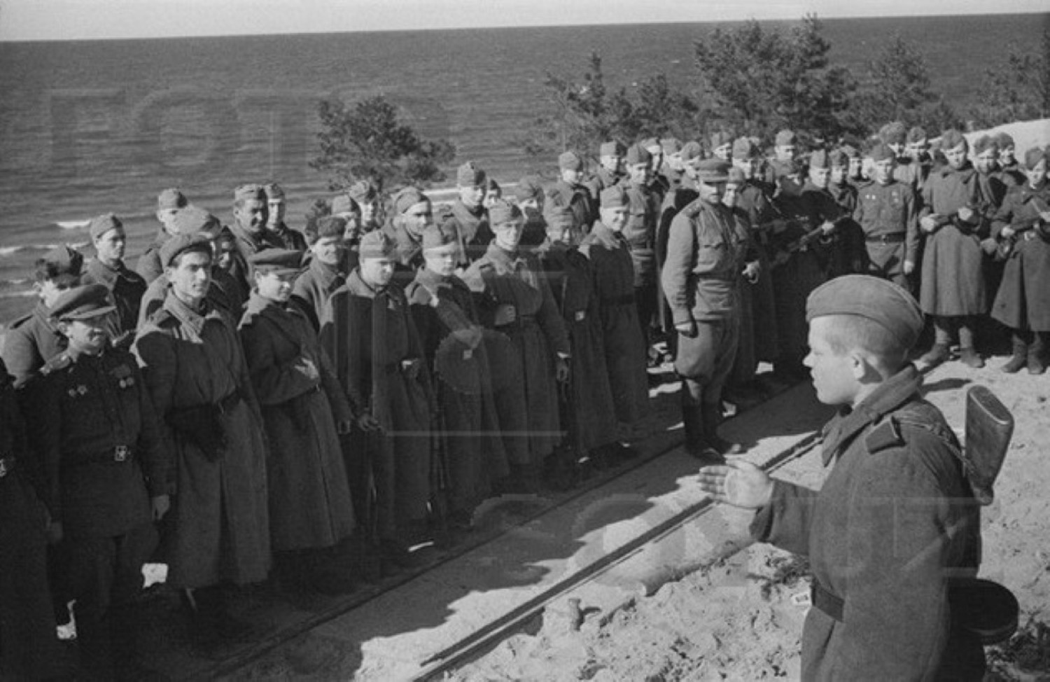 Żołnierze Armii Czerwonej na Mierzei Wiślanej, 9 maja 1945 roku