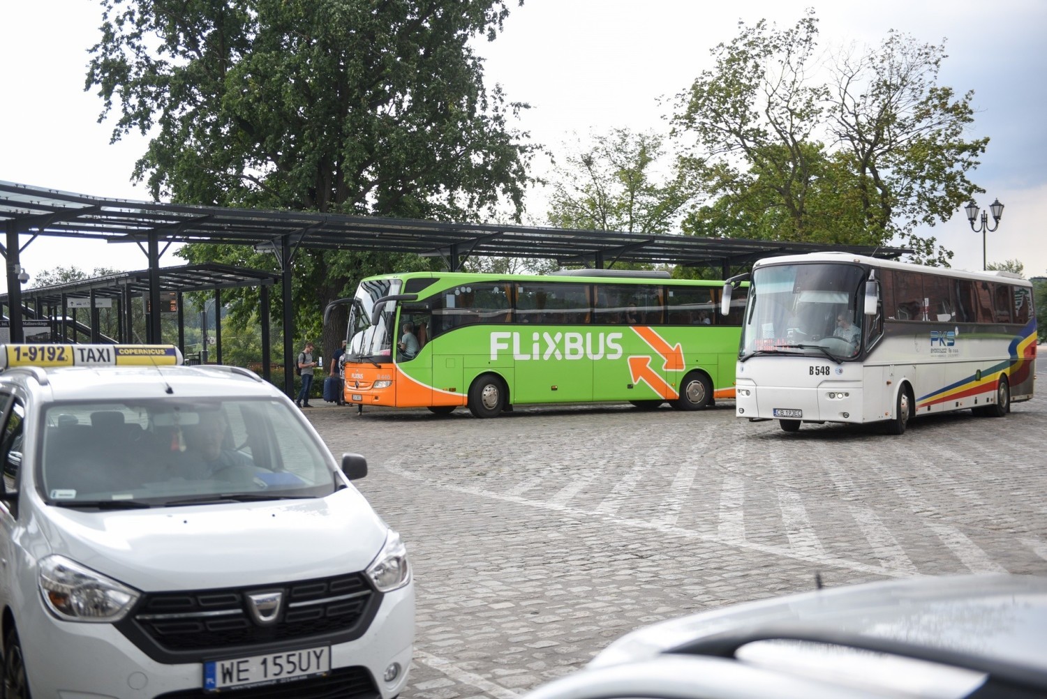 Flixbus daje pracę w Toruniu: 4,5 tys. zł, ale zakaz palenia! Kierowcy są sprawdzani podczas próbnego kursu