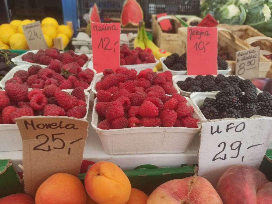 Aktualne ceny warzyw i owoców na ostatnim wałbrzyskim targowisku na Piaskowej Górze [ZDJĘCIA]