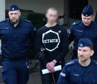 Podejrzany o podwójne morderstwo usłyszał zarzuty. "Nie okazywał żadnych emocji"
