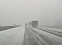 Zima zaatakowała w Łódzkiem! Wiele dróg w śniegu. Uwaga! Bardzo trudne warunki. Zobaczcie zdjęcia, śledźcie nasz raport na bieżąco