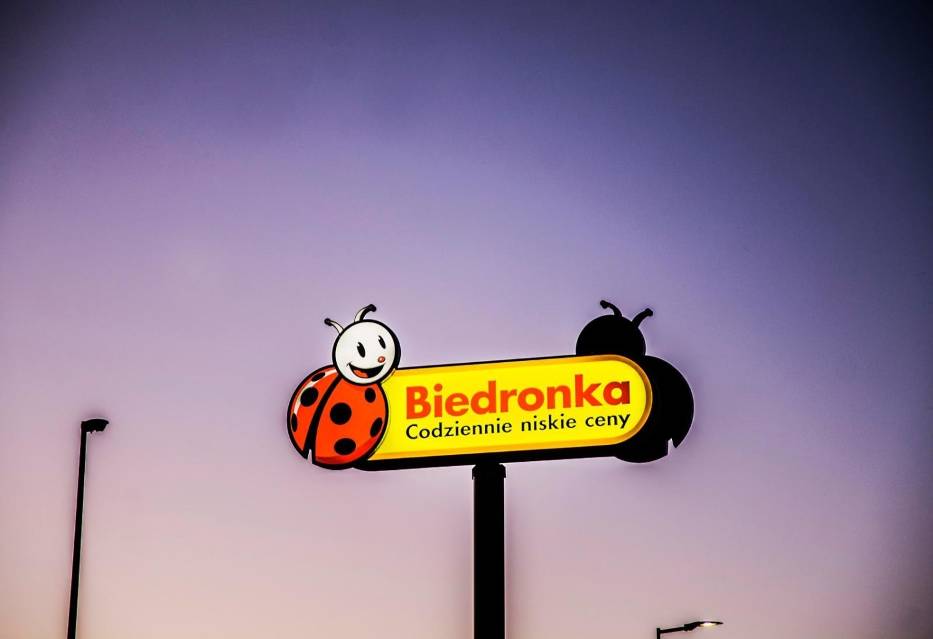 Biedronka: Paczkomaty w sklepach. Supermarket wprowadza nową usługę. Kiedy w Wielkopolsce?