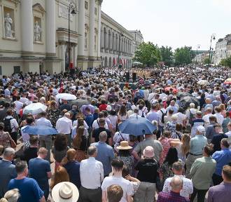 Tłumy wiernych w Warszawie. Tak wyglądała centralna procesja Bożego Ciała