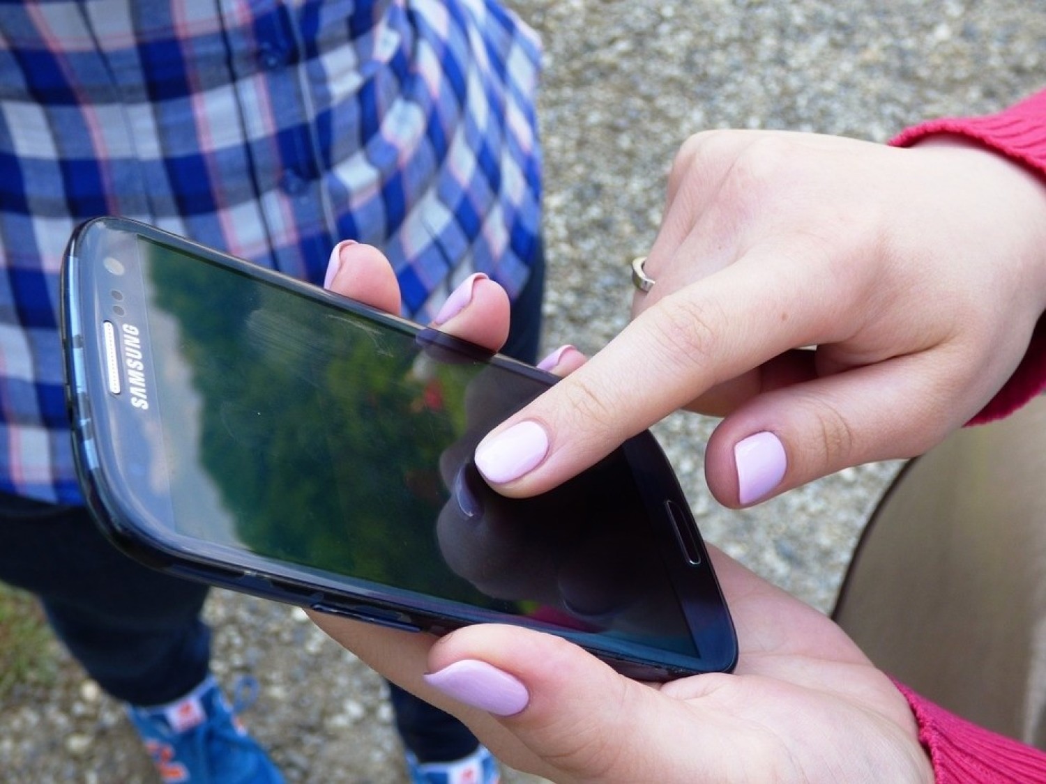 Wśród dostępnych aplikacji na telefony wyposażone w system Android wykryto 24 takie, które zawierają tzw
