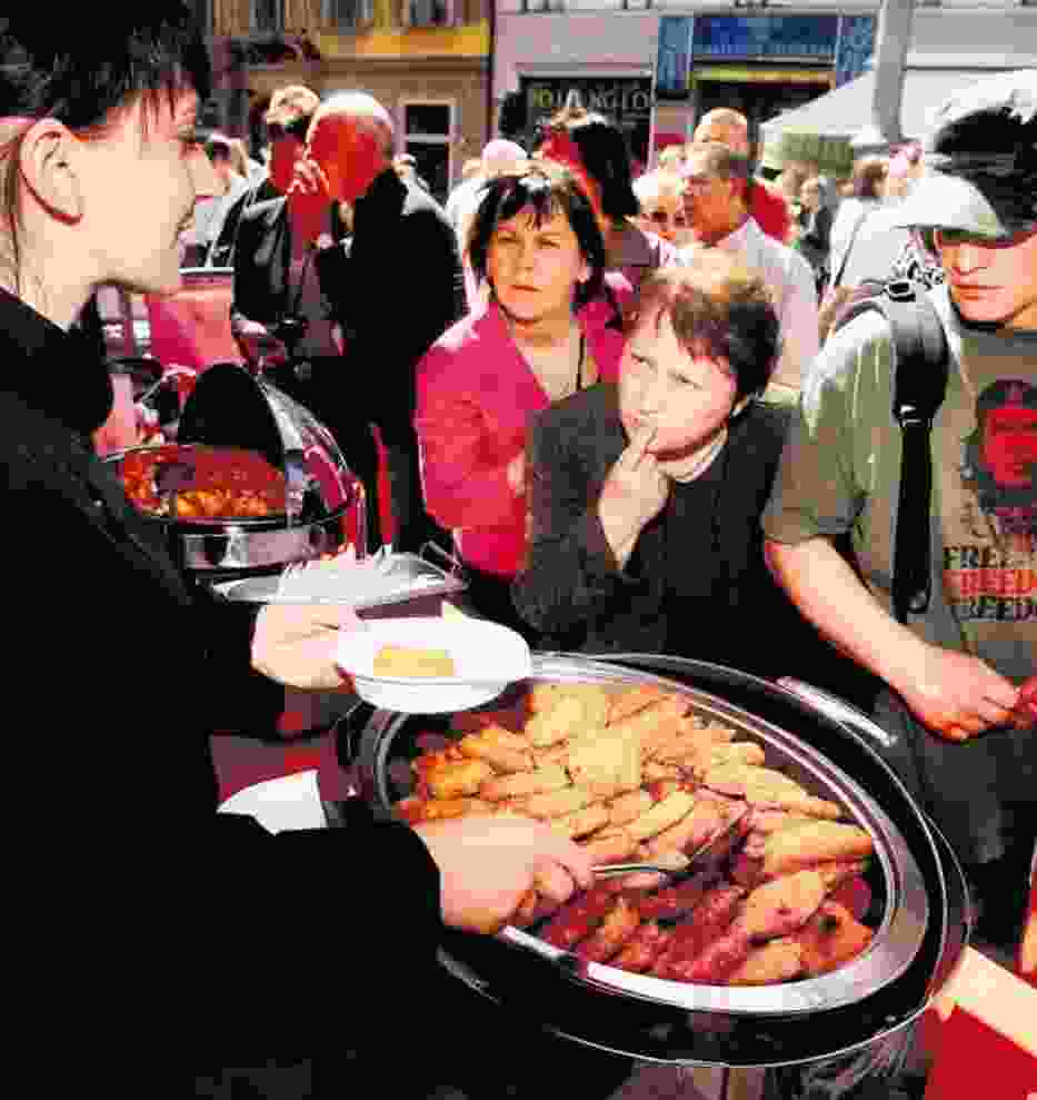 Pyszna kuchnia i uroda dziewcząt urzekają turystów