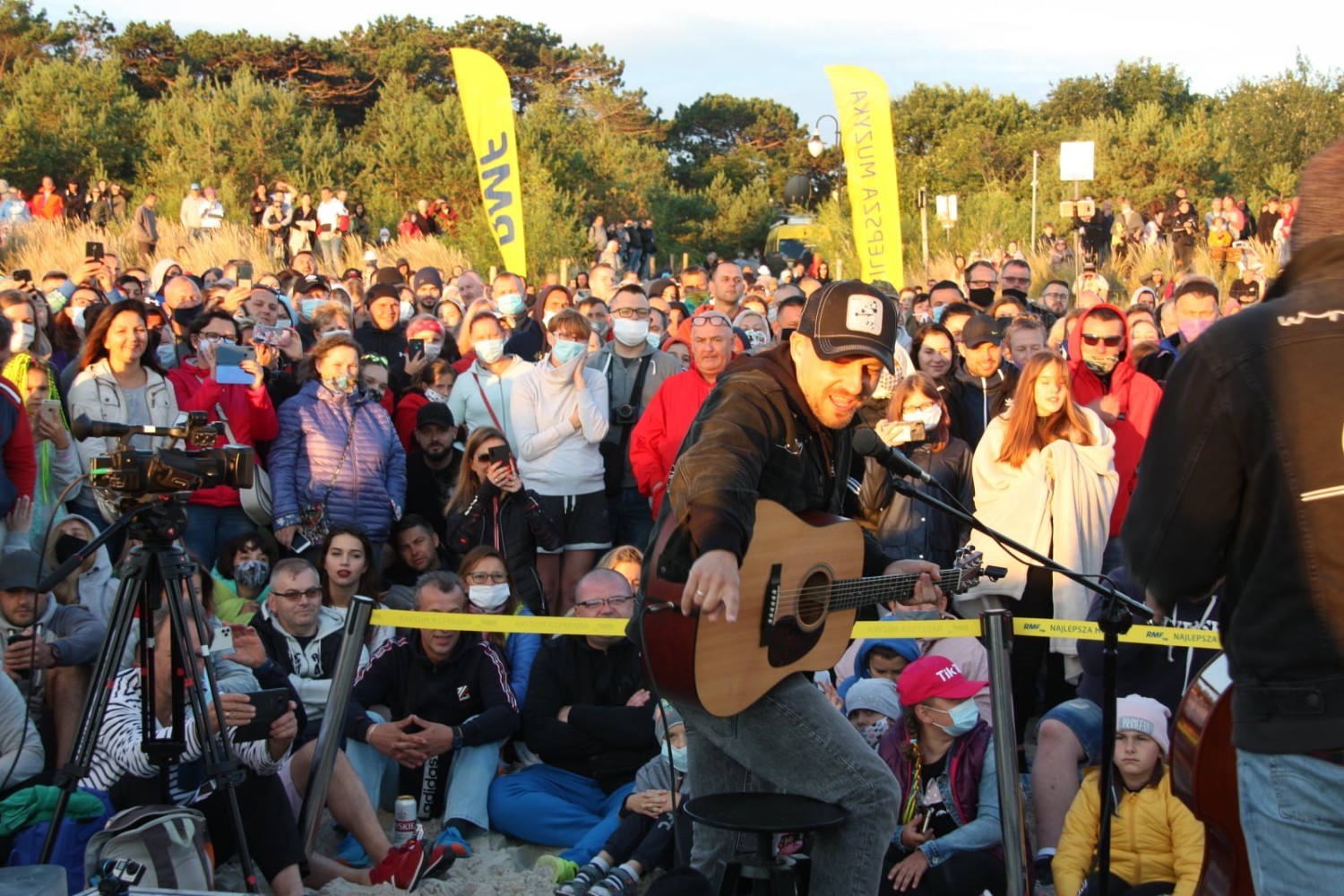Paweł Domagała w Jastarni: koncert na plaży