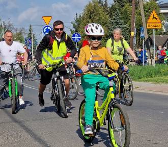 Wiosenny rajd rowerowy w Piotrkowie - ponad 100 osób na starcie ZDJĘCIA