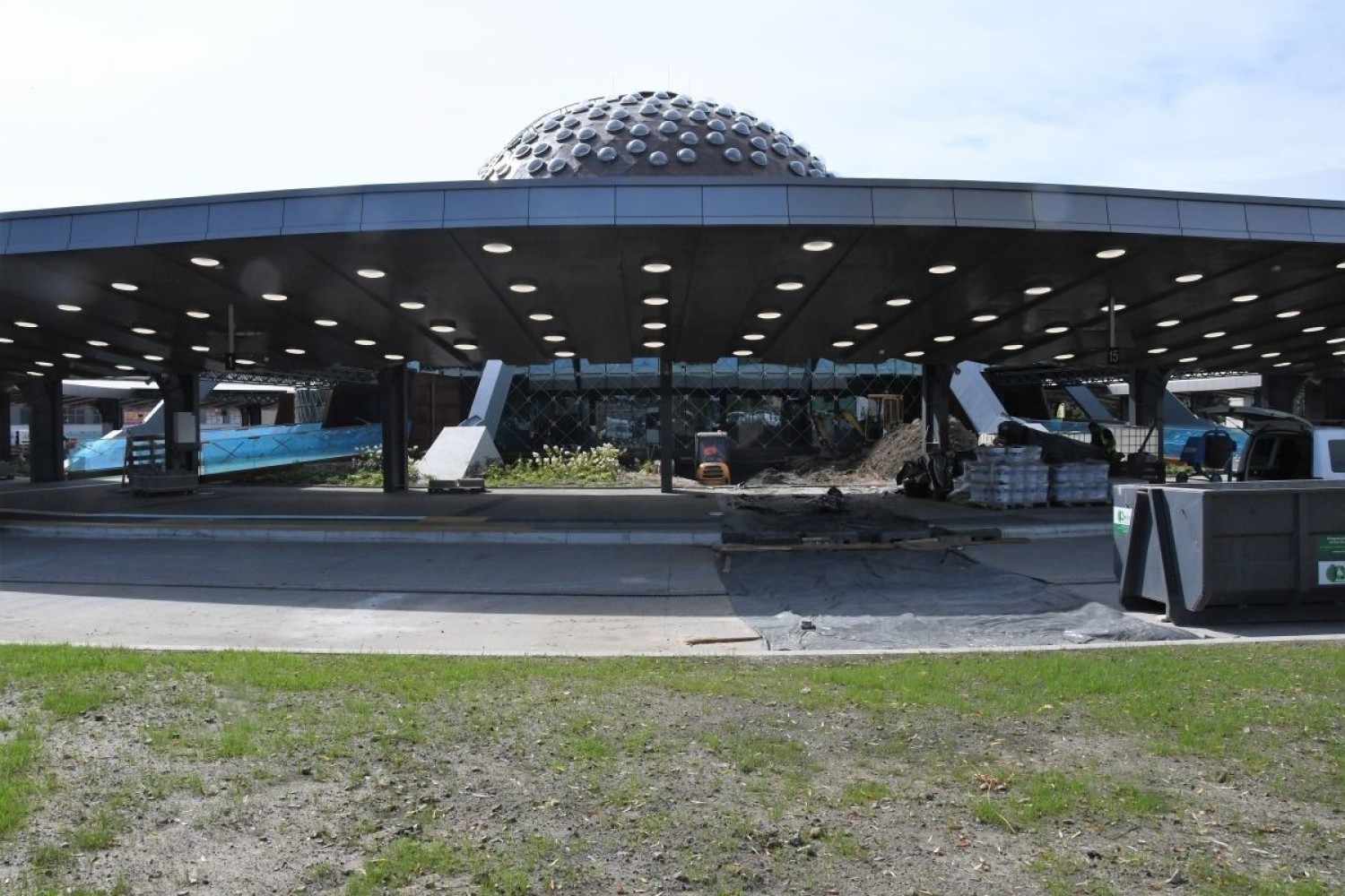 Niesamowite oświetlenia kieleckiego dworca autobusowego. Zobaczcie! (ZDJĘCIA)