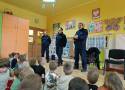 Przedszkolaki z Przedszkola numer 3 w Jędrzejowie są gotowe do ferii. Zobacz zdjęcia z ich spotkania z policjantami