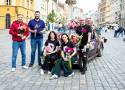 Kwietne samochody promują XXXIV Festiwal Kwiatów w Zamku Książ w Wałbrzychu