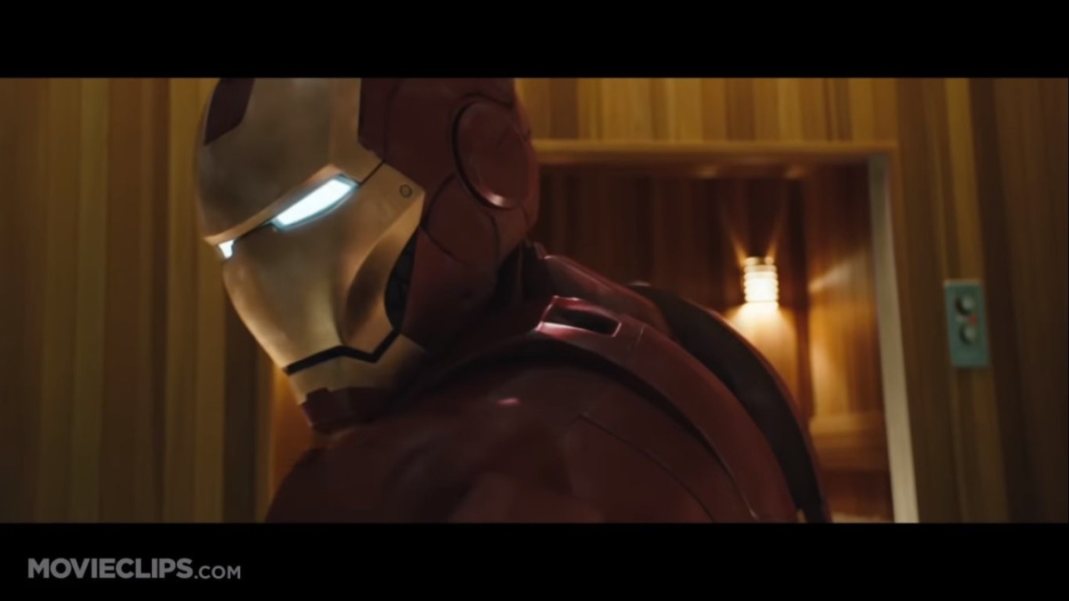 Iron Man 2 – 2010 Tony Stark musi zmierzyć się z Ivanem Vanko, który wybudował broń na bazie reaktora łukowego