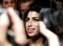 Kobiety oglądają kino – Back to Black. Historia Amy Winehouse w kinie Rialto w Katowicach.