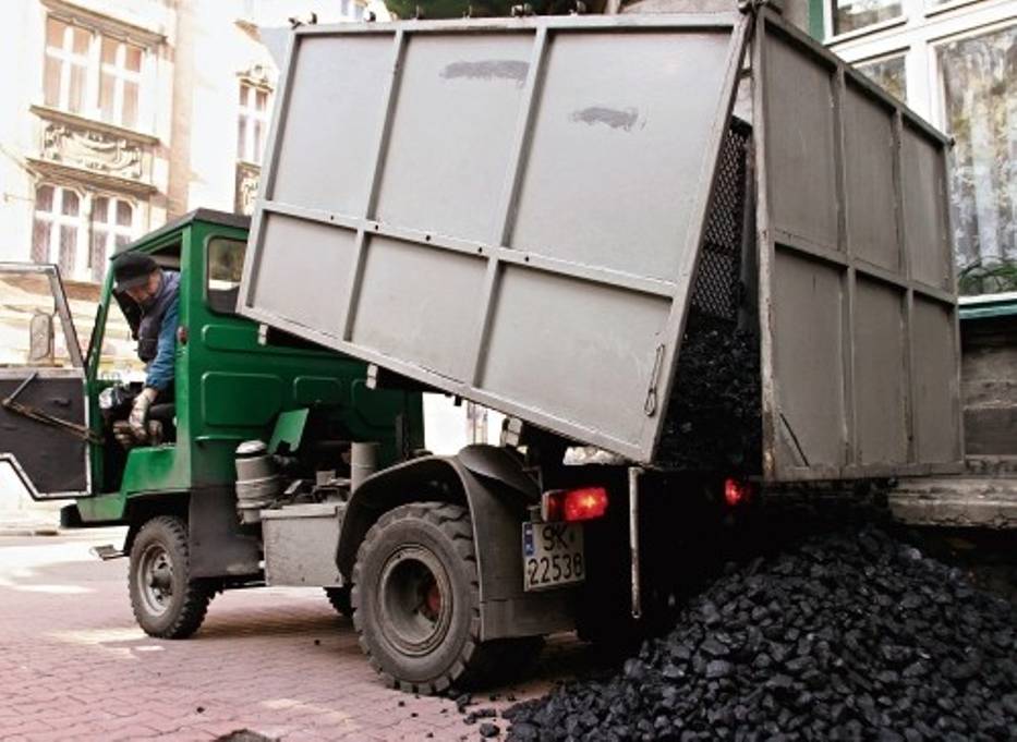 Niektórzy emeryci zamiast węgla dostają pieniądze