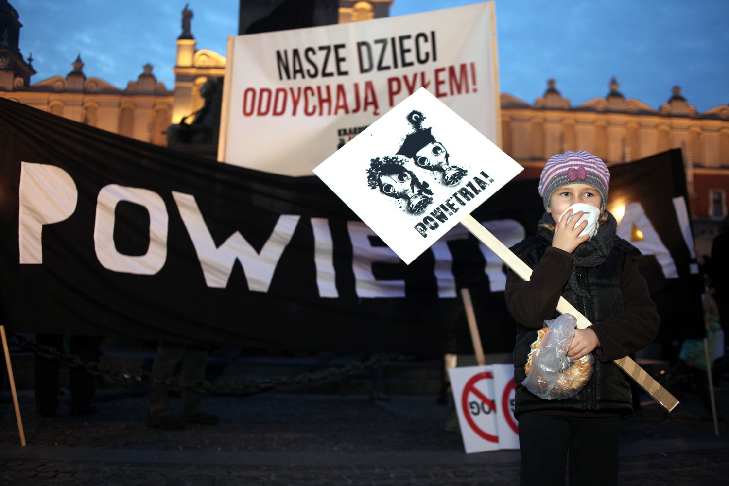 Krakowski marsz antysmogowy. Żałoba po czystym powietrzu