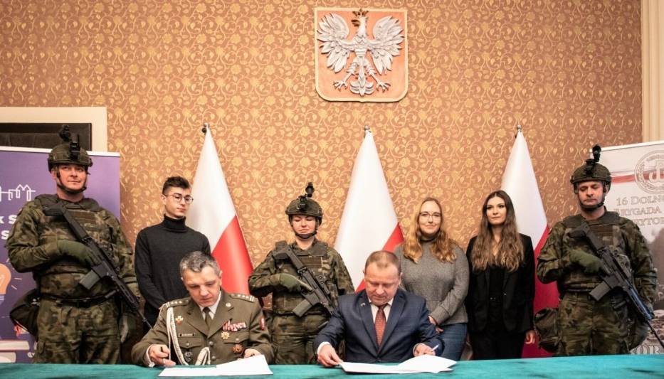 Dolnośląscy Terytorialsi w Akademii Nauk Stosowanych w Wałbrzychu - porozumienie o współpracy podpisane