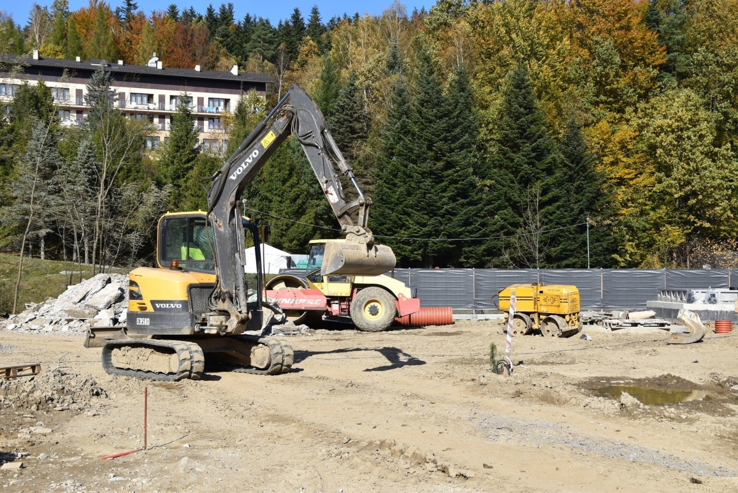 Baseny w Rymanowie-Zdroju powstają w miejscu starych, oddanych do użytku w 1966 roku, które zostały zamknięte kilkanaście lat temu ze względu na fatalny stan techniczny