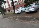 To trawnik czy parking? Czytelniczka oburzona zachowaniem kierowców w kampusie UKW w Bydgoszczy