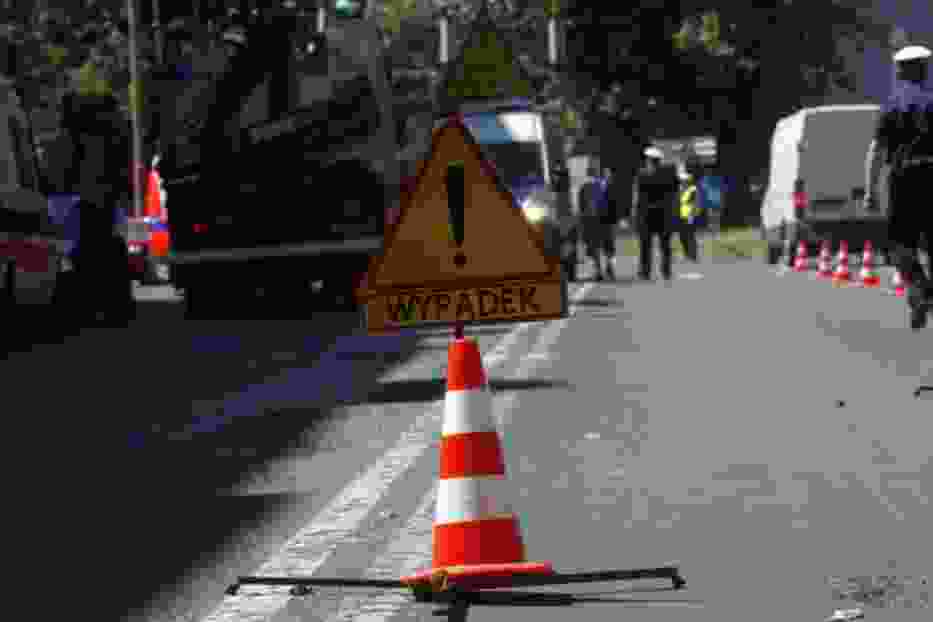 Autem wjechał na chodnik i potrącił rodzinę