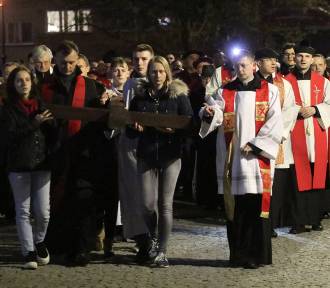 Legnica: Droga Krzyżowa przeszła ulicami centrum miasta, zobaczcie zdjęcia