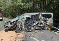 Potworny wypadek na Dolnym Śląsku. Bus zderzył się z ciężarówką, lądował LPR