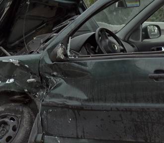 Kolejny wypadek na zjeździe z S5 w okolicy Trzebnicy. Trzy osoby w szpitalu ZDJĘCIA