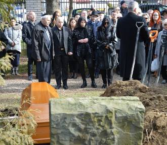 Tłumy pożegnały Annę Grygiel-Huryn. Pierwszy od 28 lat pogrzeb na Cmentarzu Żydowskim