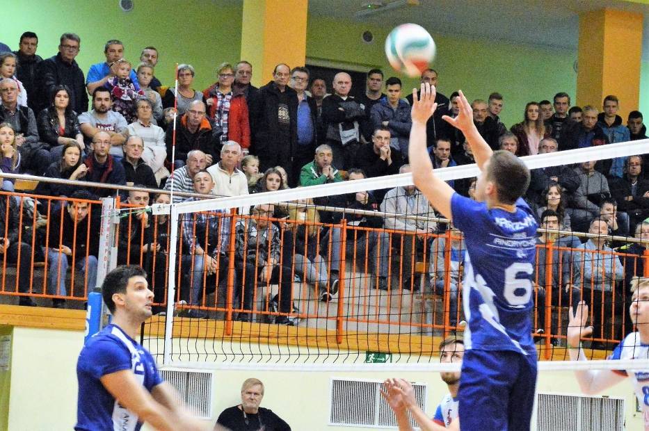 MKS Andrychów po wyjazdowej porażce z Tychami przed własną publicznością będzie musiał szukać szansy awansu do drugiej rundy play-off II ligi siatkarzy