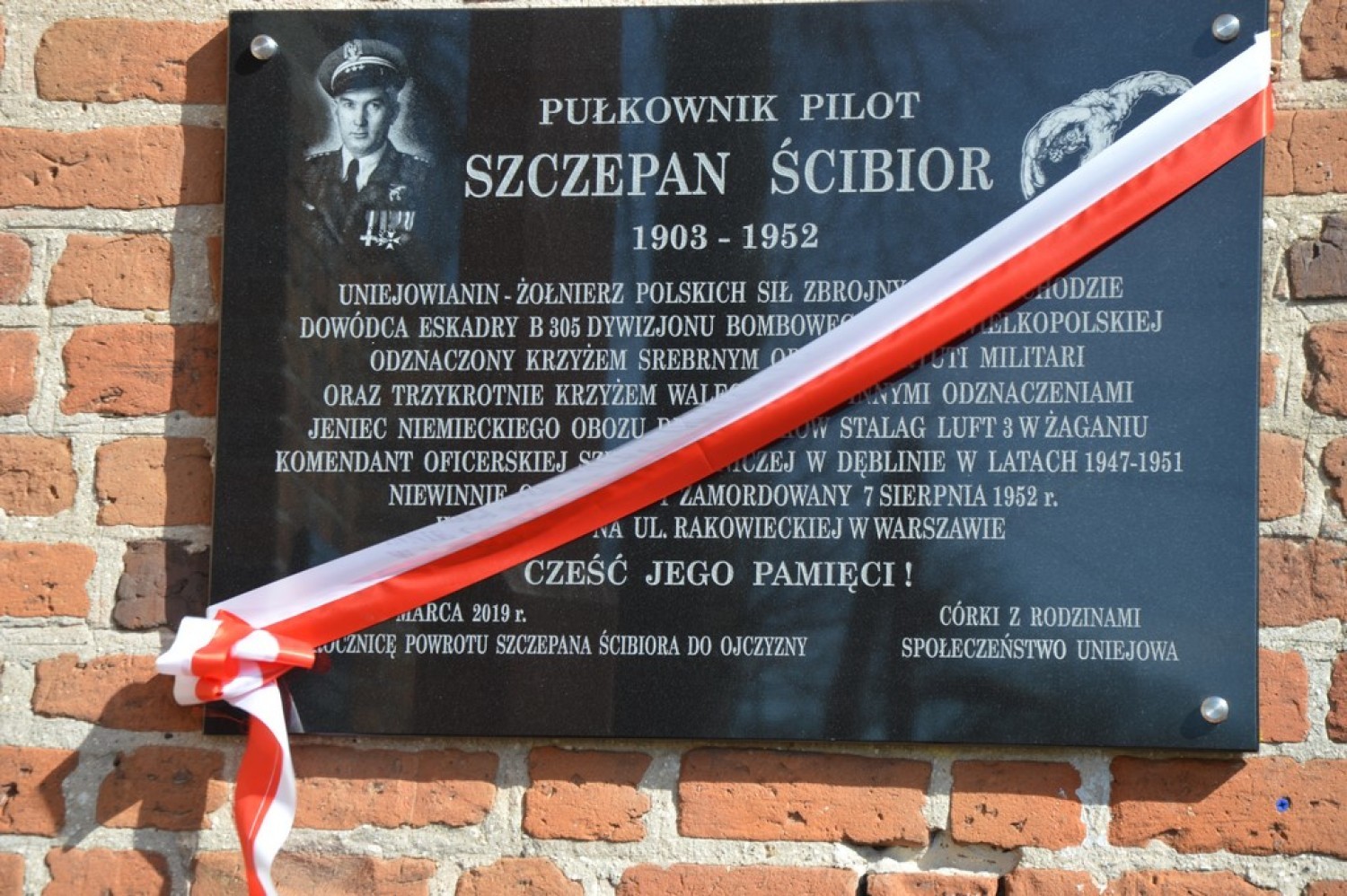 Uroczystości upamiętniające płk. pil. Szczepana Ścibiora w Uniejowie