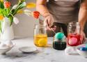 Katar, kaszel i duszności od pisanek? Ekspert podkreśla: jajka lepiej malować naturalnymi barwnikami