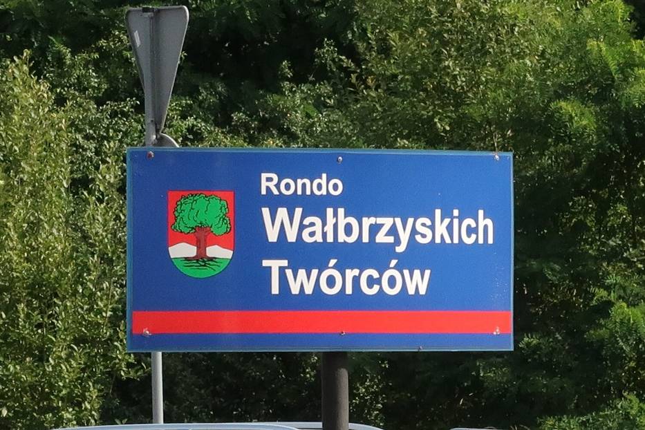 Centrum przesiadkowe w Wałbrzychu coraz bliżej. Początek inwestycji jeszcze w 2024 roku? Wizualizacja