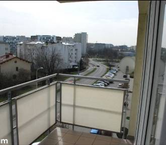 Miasto sprzedaje mieszkanie w Warszawie. Jak wygląda dwupokojowe lokum? [ZDJĘCIA]