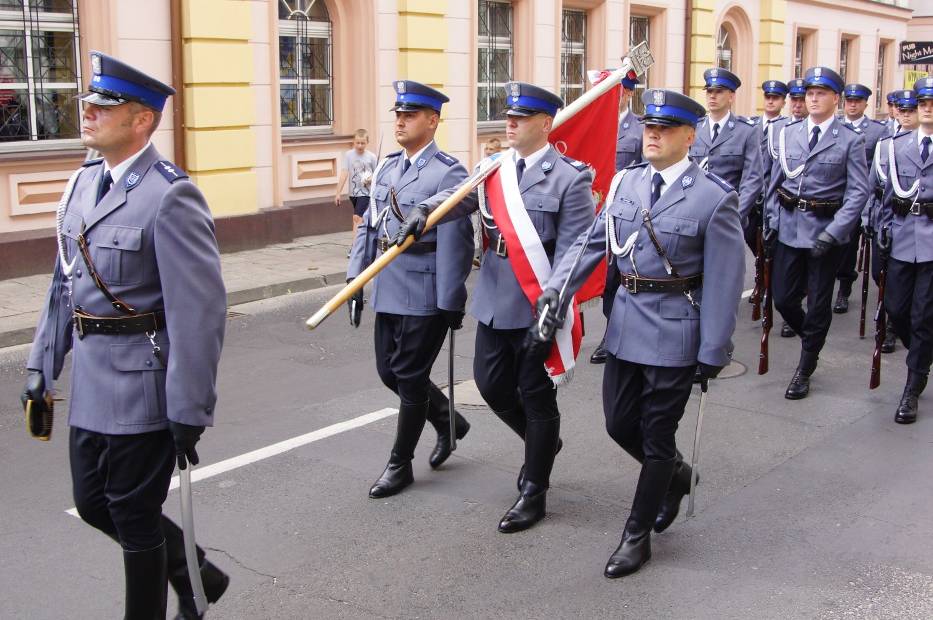 Święto policji w Kaliszu. Awanse i nagrody dla policjantów ...