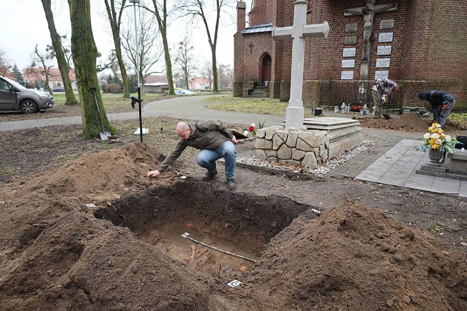 Archeolodzy w Brodnicy. Badają grobowiec gen. Wybickiego