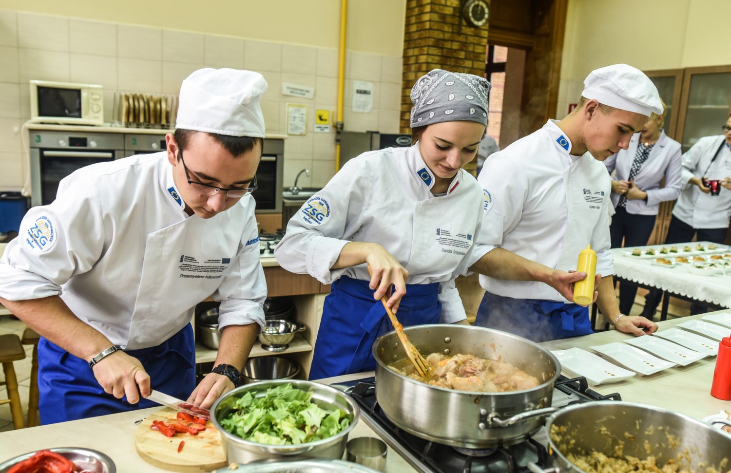 Wczoraj w Zespole Szkół Gastronomicznych było i uroczyście, i smacznie