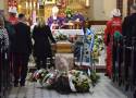 Pogrzeb Dominika, który zginął w kopalni Pniówek.  37-letni górnik spoczął na cmentarzu w Brzeźcach. Dyrektor obiecał spełnić jego marzenia