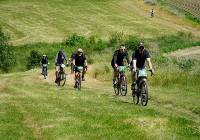 Kalisz: Gravel Summer Sprint, czyli rowerowe zawody doliną rzeki Swędrnia. ZDJĘCIA