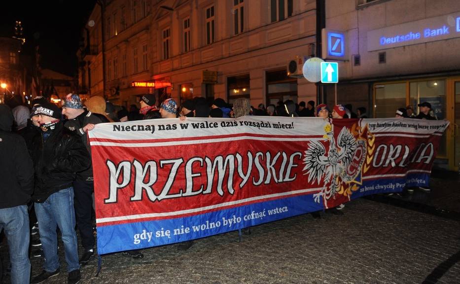 Ulicami Przemyśla przeszedł marsz upamiętniający bohaterstwo Orląt Przemyskich i Lwowskich w 98