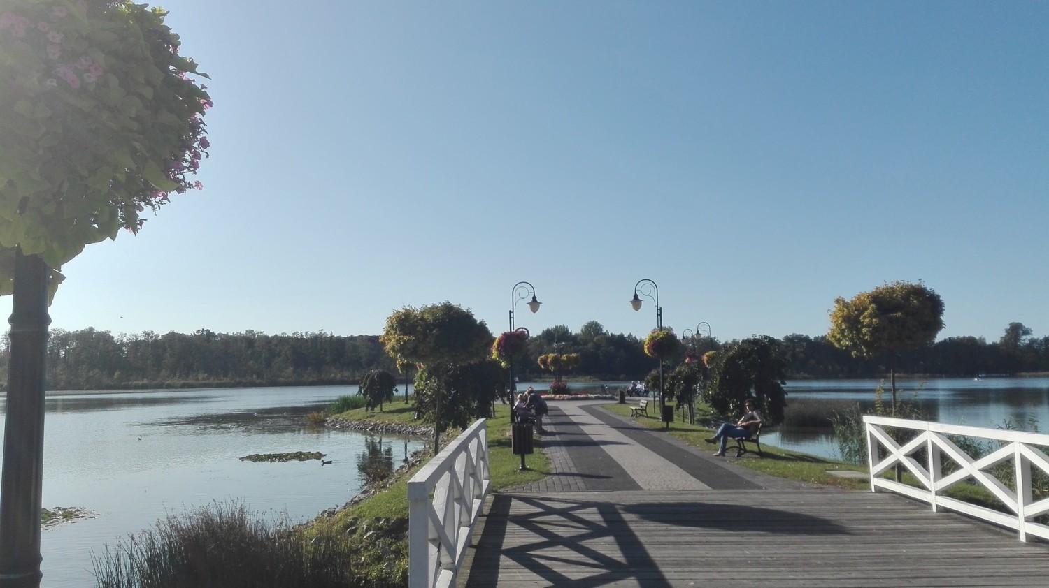 Wolsztyn to nie tylko parowozy, to także piękne jeziora, park, pałac