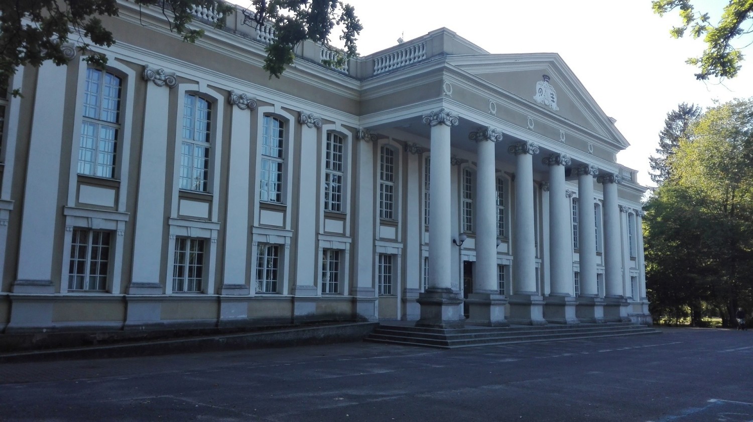 Wolsztyn to nie tylko parowozy, to także piękne jeziora, park, pałac