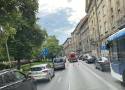 Blokuje się ruch na alejach. Wypadek z udziałem motocyklisty w Krakowie
